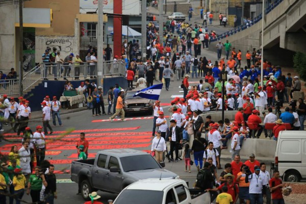 Miles de trabajadores hondureños celebran su día